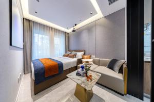 Cama o camas de una habitación en 岗厦汇花园行政公寓酒店-深圳福田会展中心岗厦地铁站店