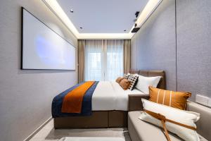 Cama o camas de una habitación en 岗厦汇花园行政公寓酒店-深圳福田会展中心岗厦地铁站店