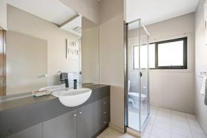 Vannituba majutusasutuses Amazing Views by Ready Set Stay