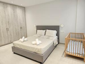 Postel nebo postele na pokoji v ubytování NAVSIKA LUXURY APARTMENT