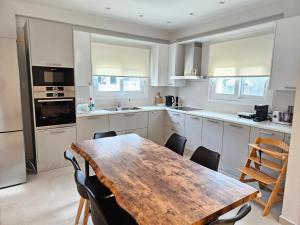 Kuchyň nebo kuchyňský kout v ubytování NAVSIKA LUXURY APARTMENT