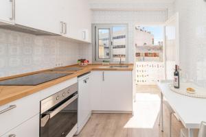 A kitchen or kitchenette at Piso Carles by Sealand Villas