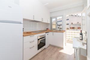 A kitchen or kitchenette at Piso Carles by Sealand Villas