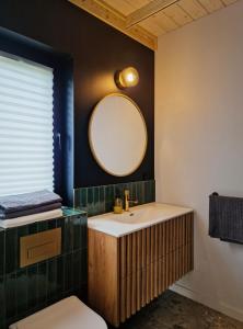 a bathroom with a sink and a mirror at Sankakkei 2 - Lewy Brzeg Narwi in Burlaki