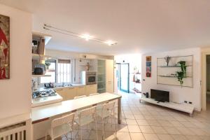 Dapur atau dapur kecil di [Lago di Garda a 200 metri] La casa di Anna