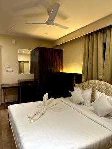Łóżko lub łóżka w pokoju w obiekcie Hotel Yashraj Paradise