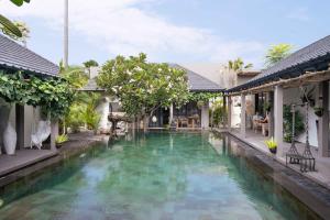 an image of a swimming pool in a villa at Sin Nombre Bali - Sauna, Ice Bath & Roof Terrace in Canggu