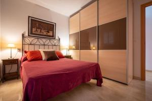 A bed or beds in a room at AT301 Apartamento a pocos metros de la playa de Altafulla