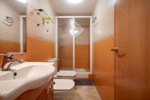 A bathroom at AT301 Apartamento a pocos metros de la playa de Altafulla