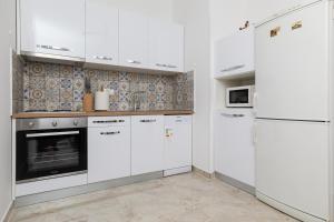 Kuchyň nebo kuchyňský kout v ubytování Apartments with a parking space Pisak, Omis - 5975