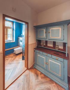 a bathroom with a blue cabinet in a room at Chata w Stołowych in Łęzyce