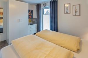 Postel nebo postele na pokoji v ubytování Traum-Wohnung-4-mit-Balkon