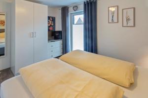 Postel nebo postele na pokoji v ubytování Traum-Wohnung-4-mit-Balkon