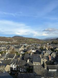 a city with houses and mountains in the background at Mountain View Home - Dolgellau in Dolgellau