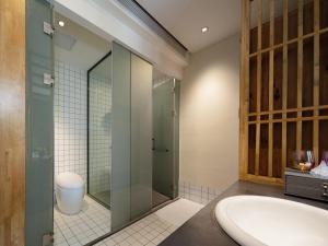 Uma casa de banho em Wang Yun Residence Boutique Homestay Zhangjiajie