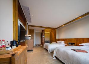 Uma cama ou camas num quarto em Wang Yun Residence Boutique Homestay Zhangjiajie
