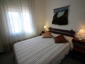 Posteľ alebo postele v izbe v ubytovaní Apartamento con gran terraza y vistas panorámicas, a 300 m de la playa. - ES-228-45