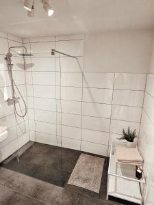 a bathroom with a shower with a glass door at Modernes Appartment im Grünen in Witten