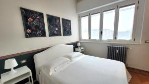 A bed or beds in a room at La Milanese, Appartamento Moderno con Balcone - Metro Isola a 2 min