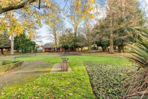 a park with a bench in the grass at No.9 - Park Place in Banbury