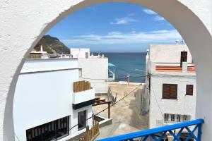 Uma vista do mar tirada do apartamento