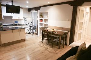 Kuchyň nebo kuchyňský kout v ubytování For You Rentals Apartment TEMPORAL Madrid Cava Baja-La Latina CAB36