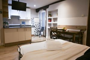 Kuchyň nebo kuchyňský kout v ubytování For You Rentals Apartment TEMPORAL Madrid Cava Baja-La Latina CAB36
