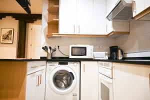 Kuchyň nebo kuchyňský kout v ubytování For You Rentals Apartment TEMPORAL Madrid Cava Baja-La Latina CAB36