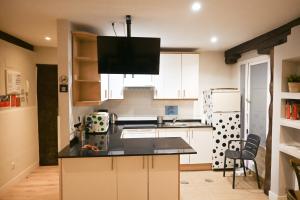 Kuchyň nebo kuchyňský kout v ubytování For You Rentals Apartment TEMPORAL Madrid Cava Baja-La Latina CAB36