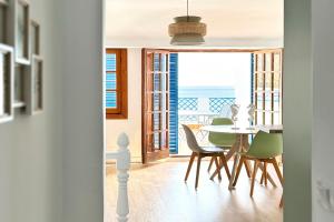 Uma área de estar em Apartamentos Vela Blanca