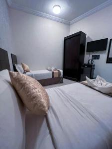 Postel nebo postele na pokoji v ubytování كنوز العمر