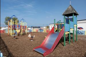 Herní místnost nebo prostor pro děti v ubytování Whitstable 2 bed Fully Fitted Seaside Caravan