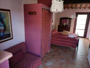 a room with a bed and a room with a table at Agriturismo Scannano in Serre di Rapolano