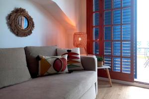 Uma área de estar em Apartamentos Vela Blanca