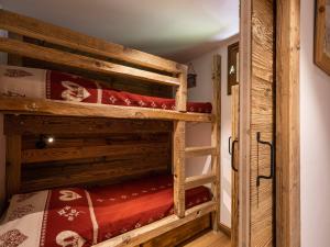 Krevet ili kreveti na kat u jedinici u objektu Appartement La Clusaz, 2 pièces, 4 personnes - FR-1-304-235