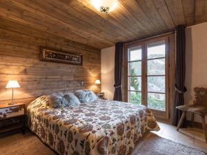 a bedroom with a bed and a large window at Chalet pour 8 avec cheminée, proche des pistes, WiFi, garage, non fumeur - FR-1-304-110 in La Clusaz