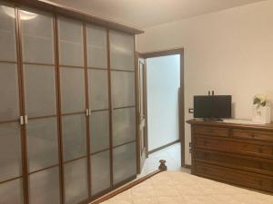 TV a/nebo společenská místnost v ubytování Appartamento Azzurra