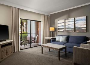 Uma TV ou centro de entretenimento em Caribe Royale Orlando
