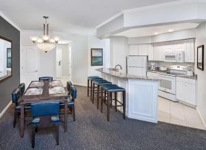 A cozinha ou cozinha compacta de Caribe Royale Orlando