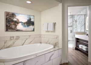 Um banheiro em Caribe Royale Orlando