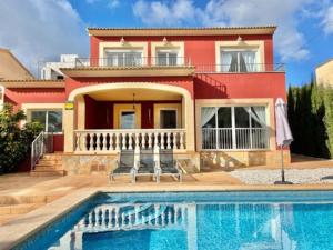 Bazén v ubytování Villa with Pool (S'Aferrada) ETV/3439-8pax nebo v jeho okolí