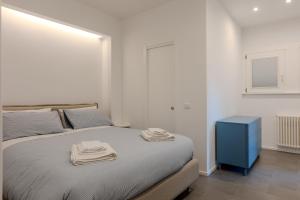 a bedroom with a bed with two towels on it at GREAT HOUSE LAURENTINA METRO B in Rome