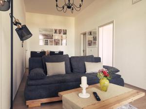 a living room with a blue couch and a table at Ferienwohnung Saaletal in Naumburg