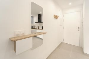 a kitchen with white walls and a wooden counter at Apartamento WELCS EMP-109- al lado del canal in Empuriabrava