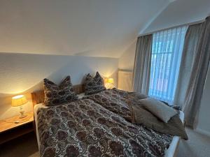 Un pat sau paturi într-o cameră la Ferienwohnung "Seeschwalbe"