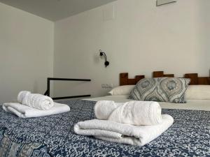Łóżko lub łóżka w pokoju w obiekcie Penthouse La plaza en Cádiz Centro Grupo AC Gestion