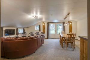 a large room with a couch and a table and chairs at Hotel Lamperse Hei in Wanroij