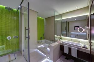 72 Hotel Sharjah的一间浴室
