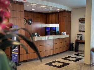 a hotel lobby with a reception desk and a counter at Hotel Cianorte Diamond in Cianorte +113 photos