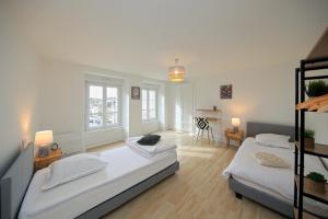 a bedroom with two beds in a room at The Bay - Maison au calme à 20min de la plage in La Haye-Pesnel